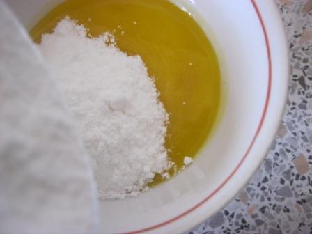 Итальянское кукурузное печенье с изюмом и орехами