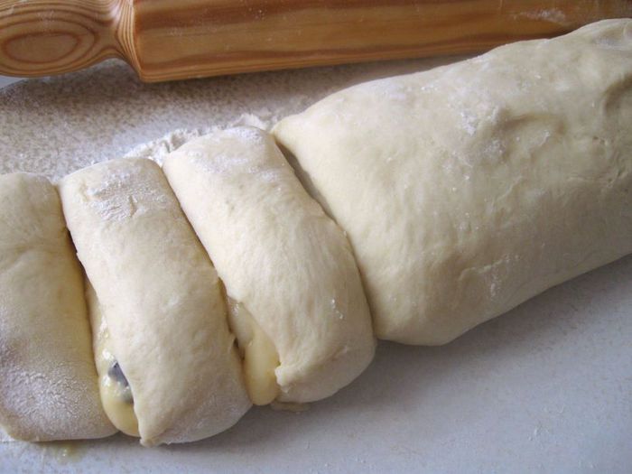   Бриошь с кусочками шоколада и кремом Патисьер