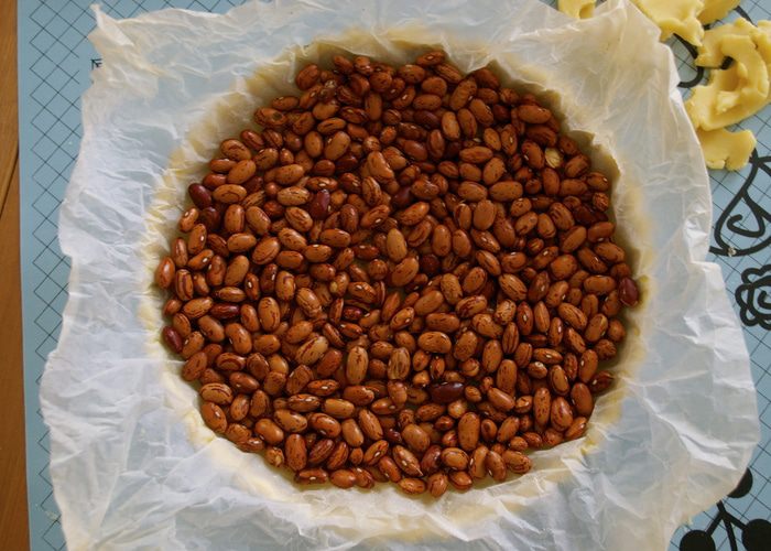 Шоколадно-сливочный тарт с фруктами