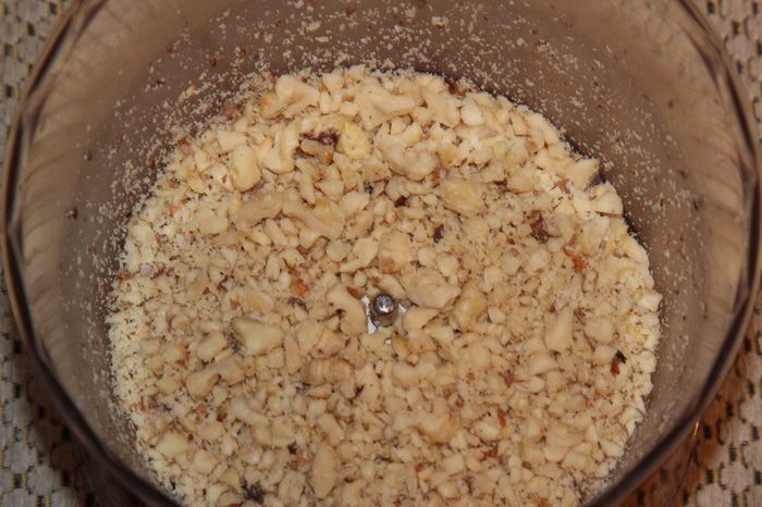 Кабачки с орехами и карамелизированным луком