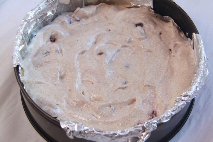 Кунжутный пирог с вишней 