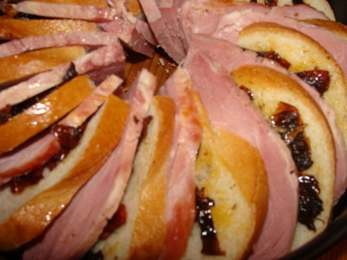 Яичный коблер с мясом и пряными вялеными помидорками