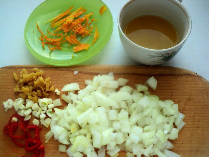 Свинина с апельсинами в горшочке