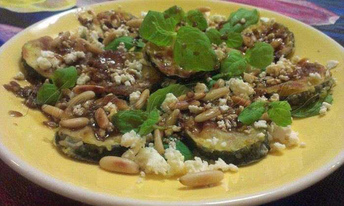 Девчачий теплый салат