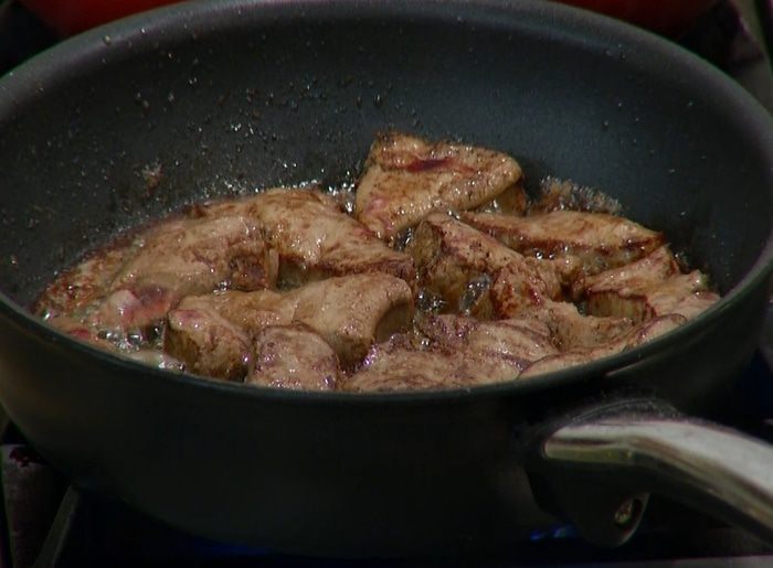 Телячья печень в винном соусе с шалфеем