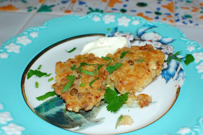 Биточки из риса, перловки и чечевицы 