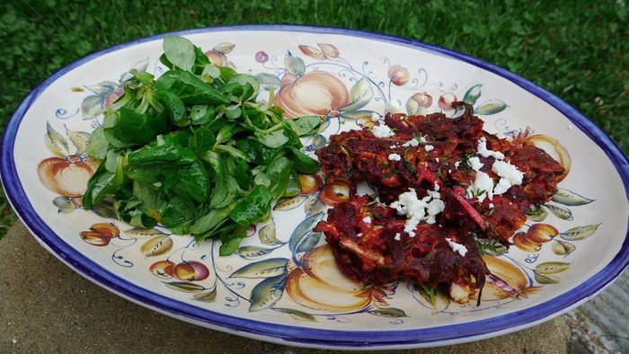 Оладьи из цукини, свеклы и феты 