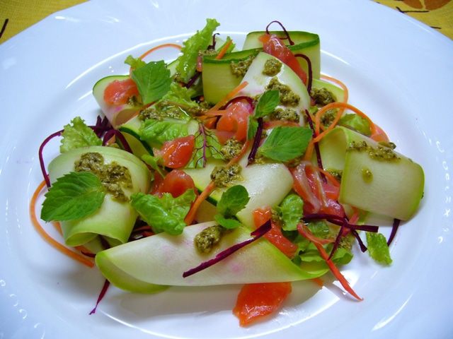 Салат из молодых кабачков и цукини