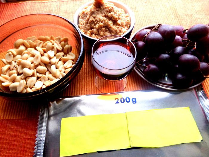 Шоколадные пирожные с фруктами