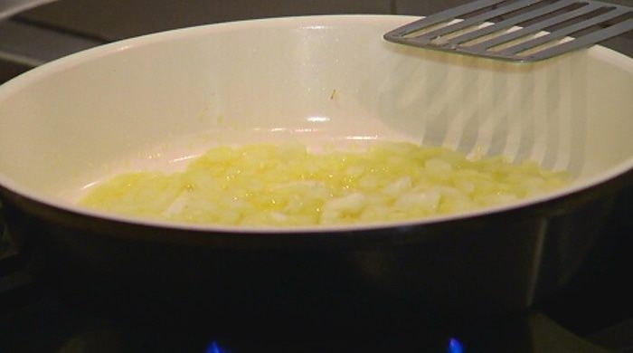 Биточки из тофу с зеленью и грецкими орехами 