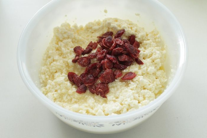 Творожный пирог с клюквой в мультиварке 