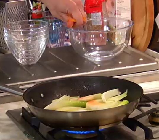 Салат из фенхеля и апельсина с заправкой из авокадо 