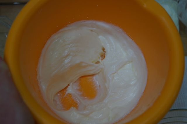 Нежная творожная запеканка с фруктами