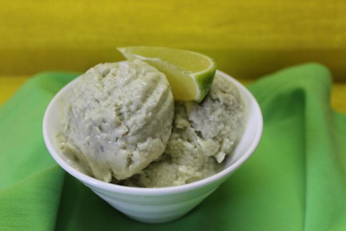 Сливочное мороженое с авокадо