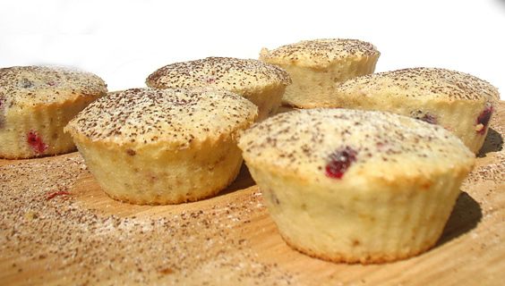 Воздушные кексы со смородиной