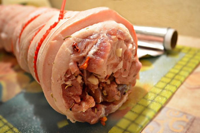 Запеченный рулет из свинины Поркетта (Porchetta) 