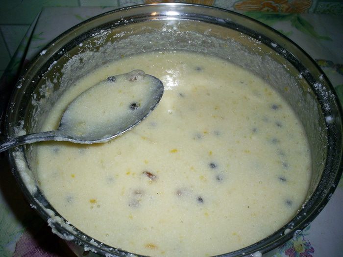 Быстрый манник с шоколадом и изюмом