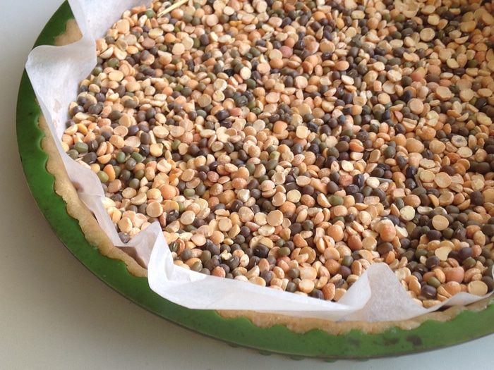 Киш из цельнозерновой муки с капустой и яйцом