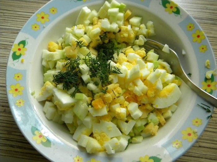 Куриные рулетики с яйцом и зеленью