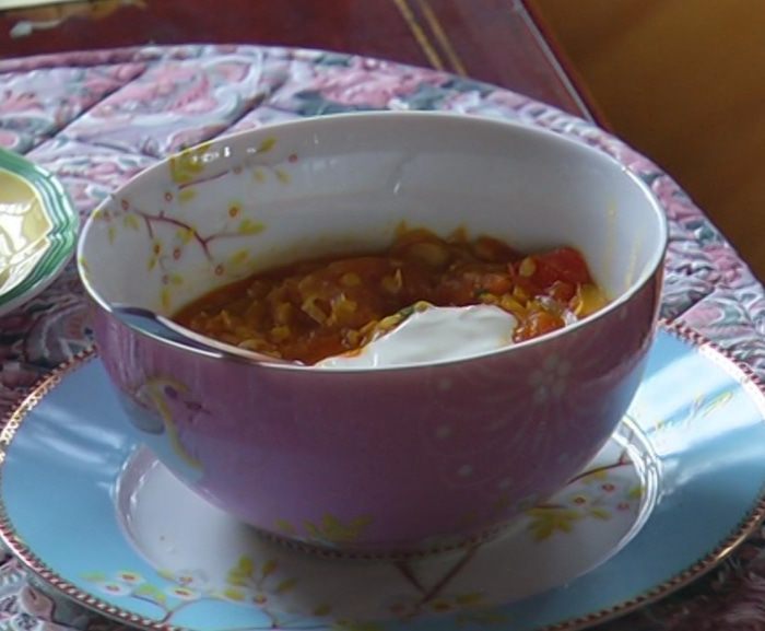 Супчик из чечевицы с пореем и помидорами