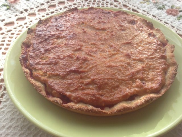 Тарт с малиной и заварным медовым кремом