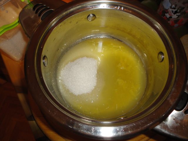 Булочки-ссобойки с вишней и апельсиновым сиропом