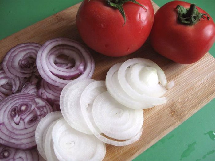 Тортилья с курицей, помидорами и сыром