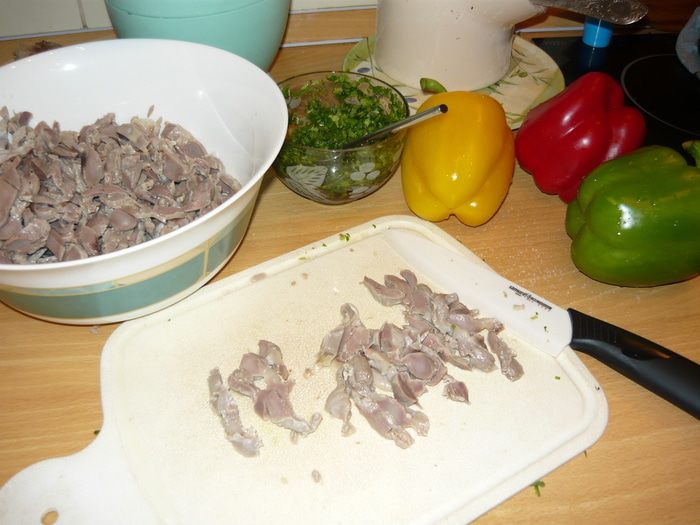 Салат из куриных желудков 