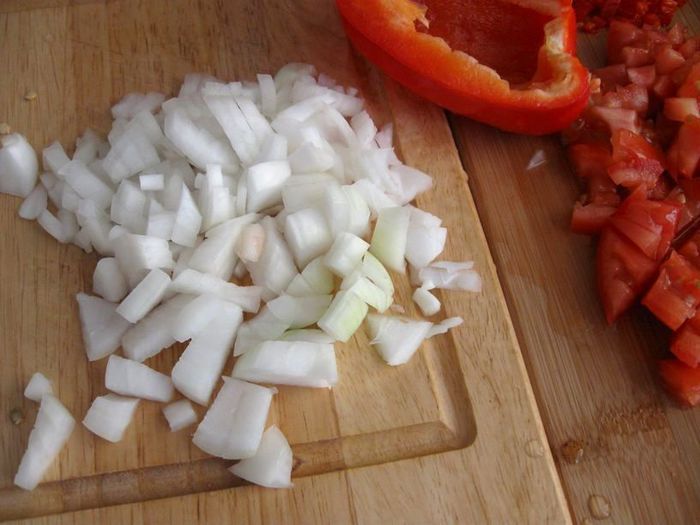 Баклажаны и перцы с кориандром, сыром и овощами