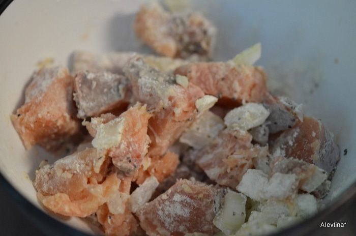 Семга в горшочках