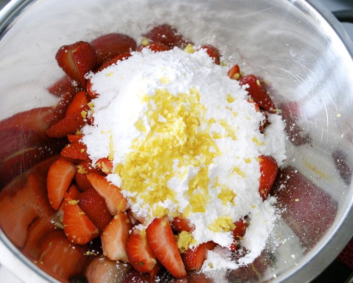 Тарт с клубничным курдом 