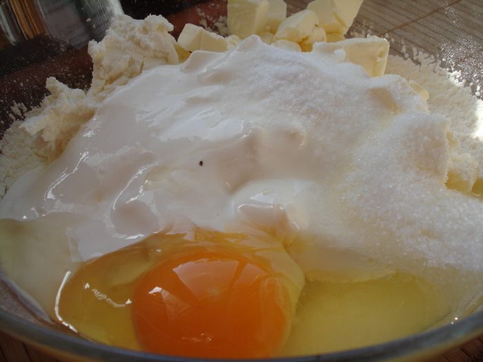 Яблочный пирог из творожного теста.