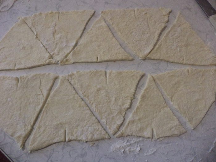 Рогалики из слоёного теста с вишней и смородиной