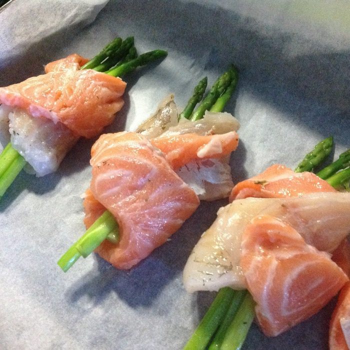 Дуэт из двух видов рыб со спаржей