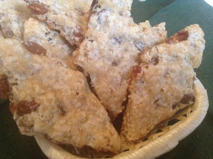 Быстрое печенье с изюмом и орехами