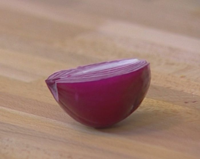 Салат из красной капусты с индейкой