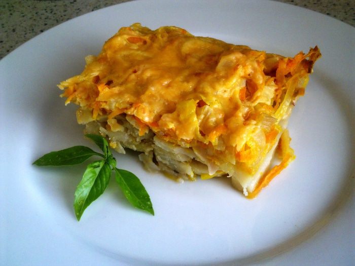 Кальмары, запеченные с картофелем под сырной корочкой