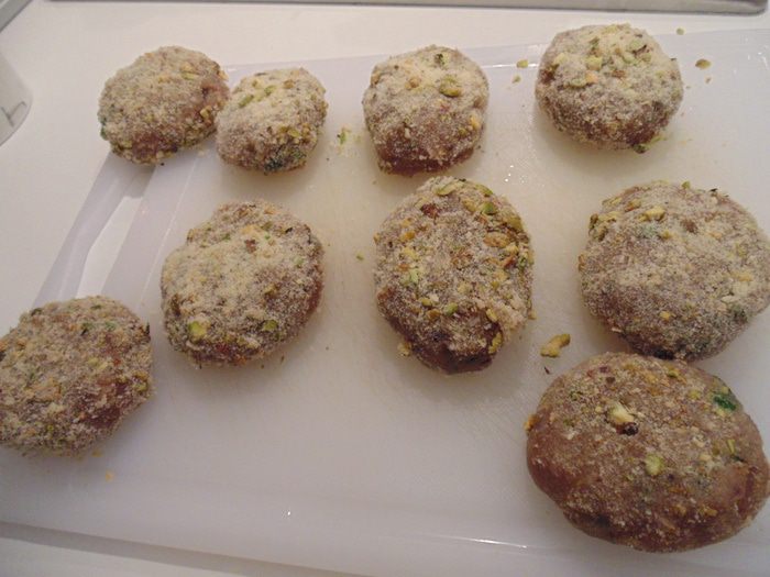 Котлеты из тунца в фисташковой панировке