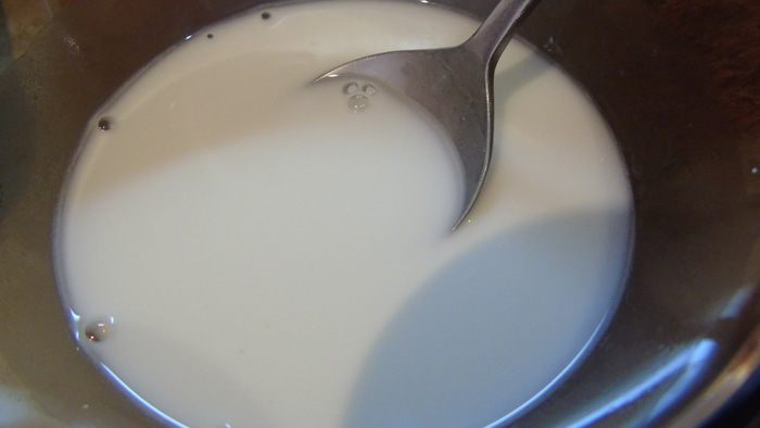 Сметанный тарт с вишней и вином