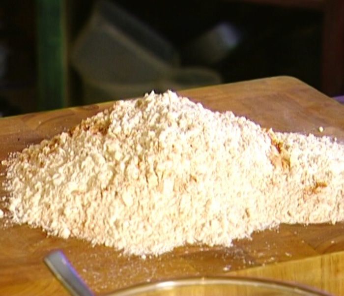 Домашний хлеб с корицей и изюмом