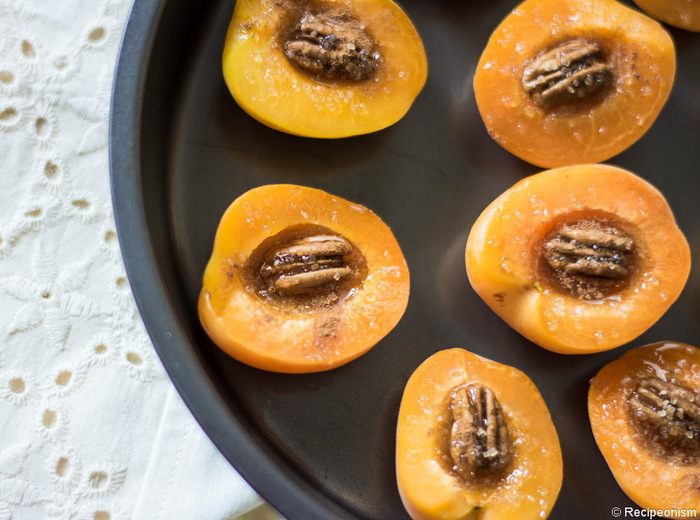 Абрикосы, запеченные с медом и орехами