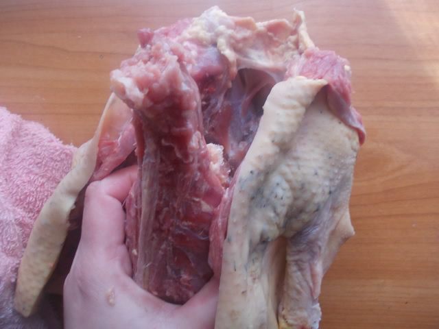 Рулет из утки с финиками и орехами