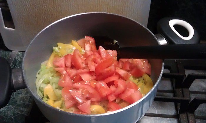 Паста со спаржей и молодым горошком