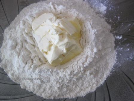 Вареники с черносливом, грецкими орехами и медом