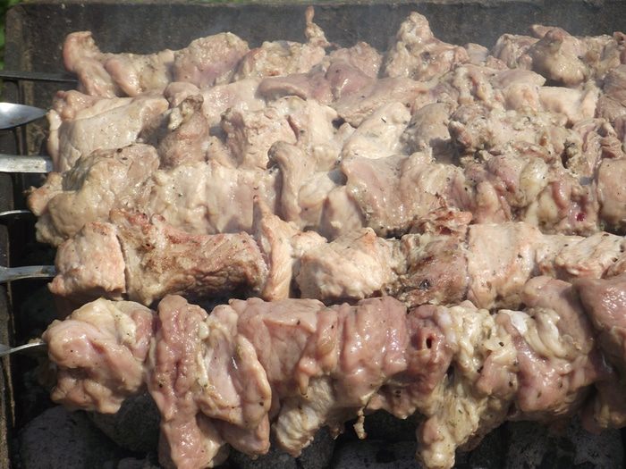 Шашлык из свинины в маринаде из киви