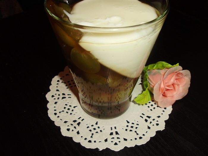 Двуслойное желе с виноградом