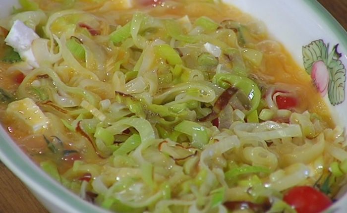 Фриттата со спаржей, помидорами и фетой 