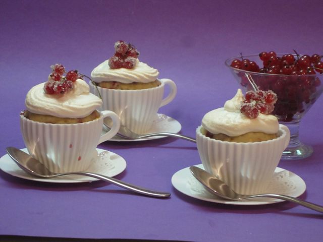 Смородиновые маффины с безе