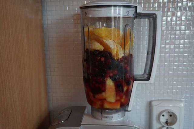 Ананасово-ягодный смузи