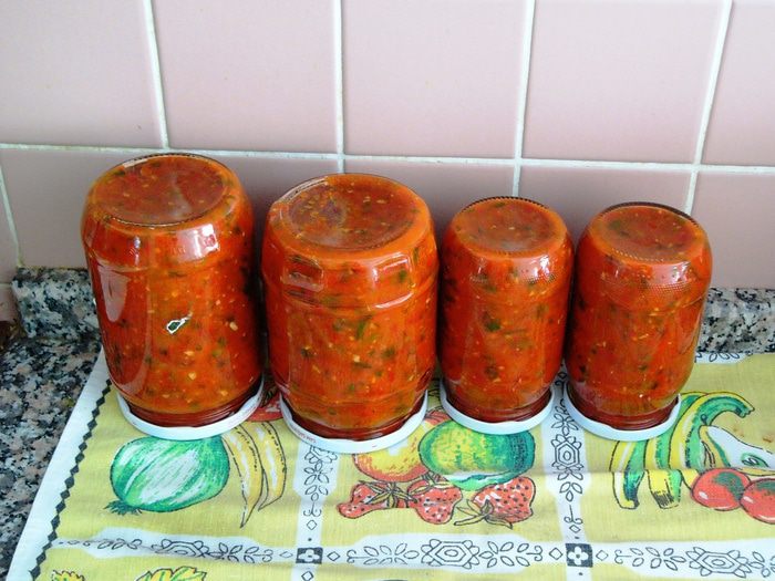 Ароматная аджика со сливами и травами